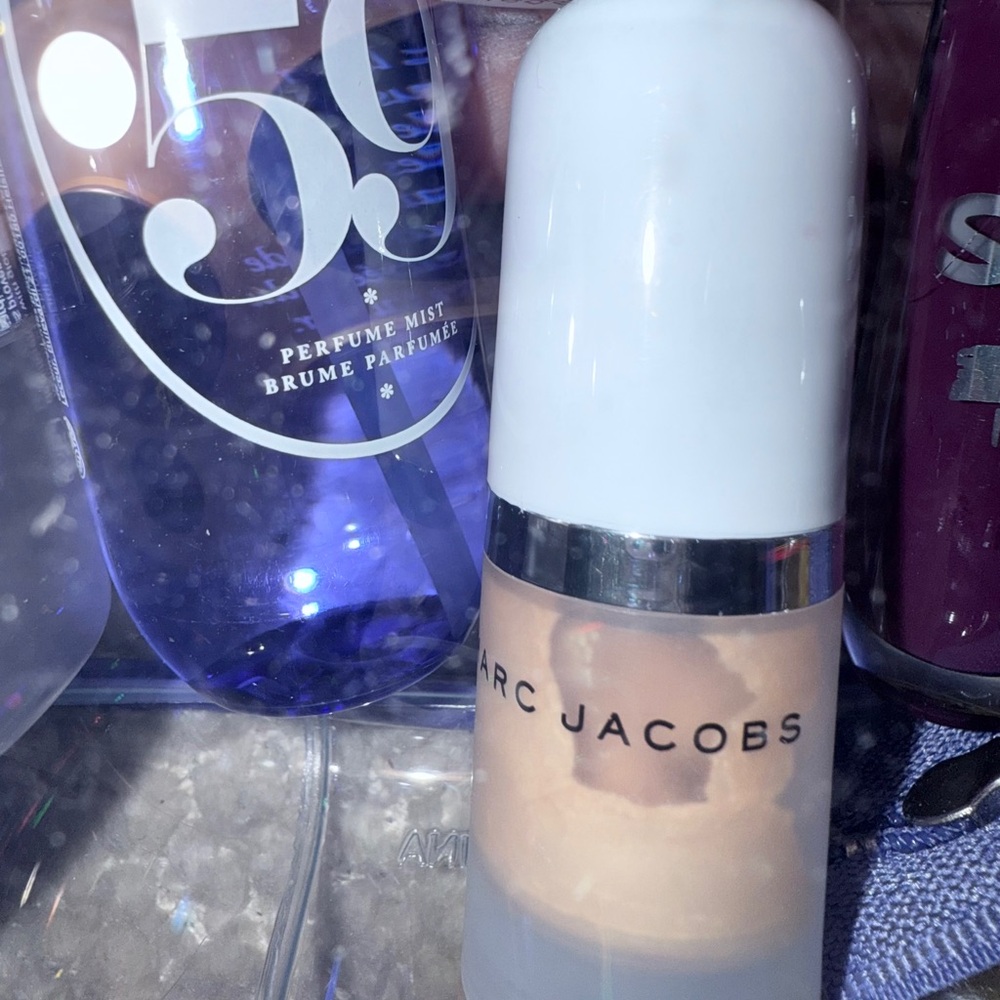Sol De Janeiro travel set with moisturizing product gifts. - Picture 3 of 6